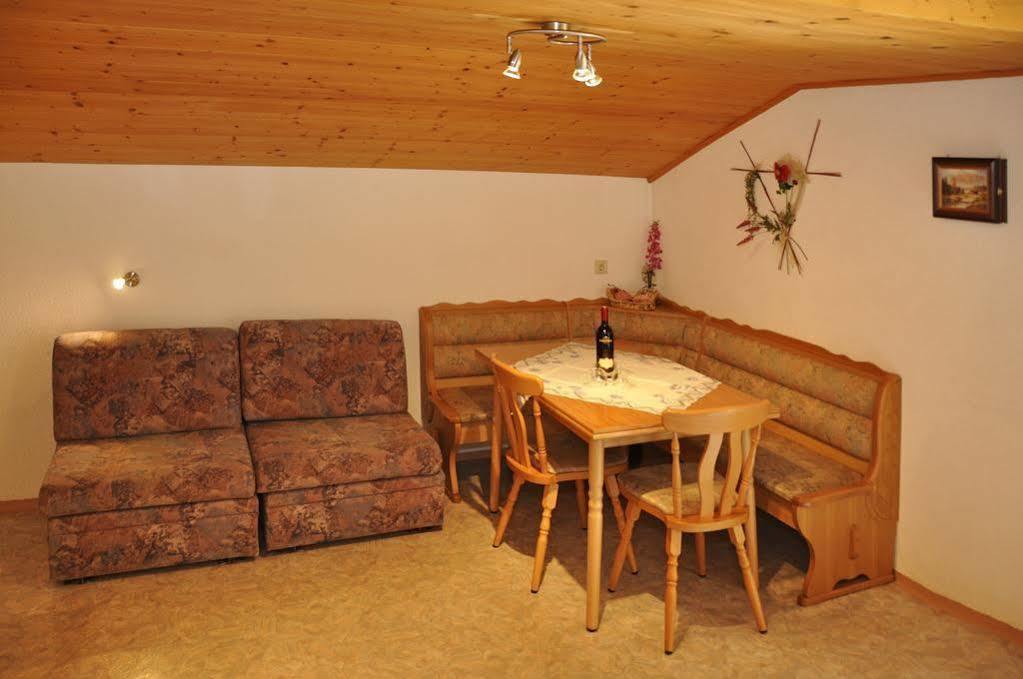 ホテル Haus Alpenruh ザンクト・レオンハルト・イム・ピッツタール エクステリア 写真